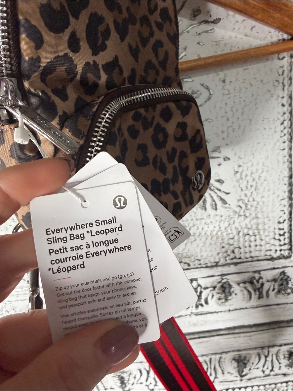 Everywhere small sling bag Leopard Print with Red-Black Straps - Picture 5 of 6